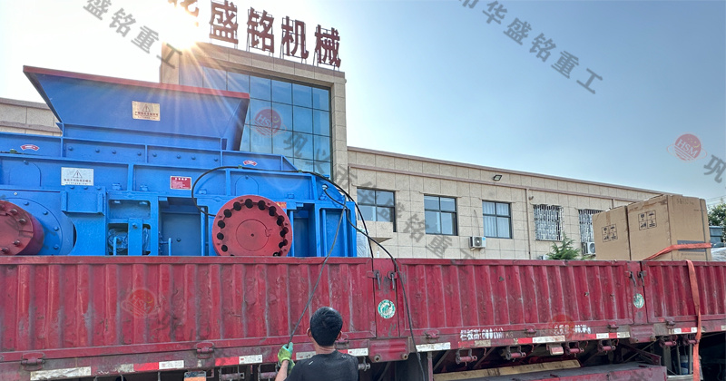 鐵礦石液壓對(duì)輥破碎機(jī)的維護(hù)成本如何？工作原理是什么？