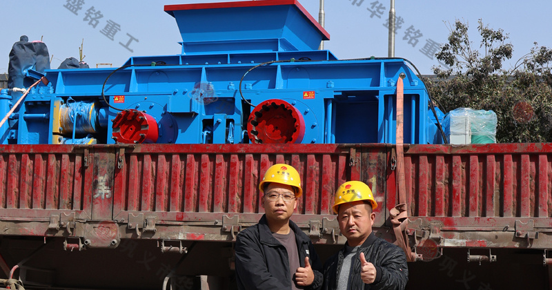 鵝卵石制砂用什么破碎機(jī)？推薦對輥機(jī)價格不貴還耐用